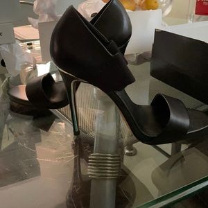 Black sexy sandals DKNY